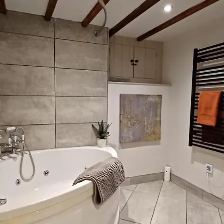 Dragon's Retreat 2 Bedroom Harrogate